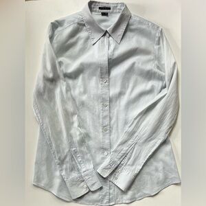Theory pale blue superfine cotton lawn button down shirt. Size L
